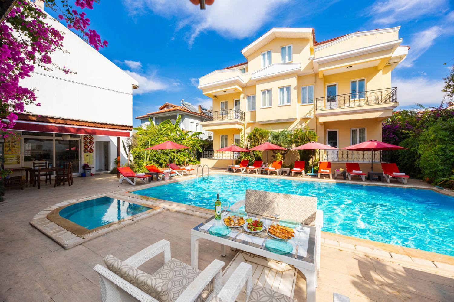 Grand Prestige Hotel Далян Екстериор снимка